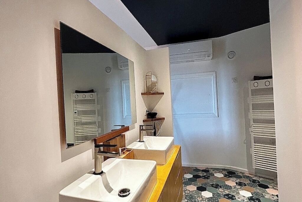 Photo of Bathroom in Saint-Martin-de-Londres