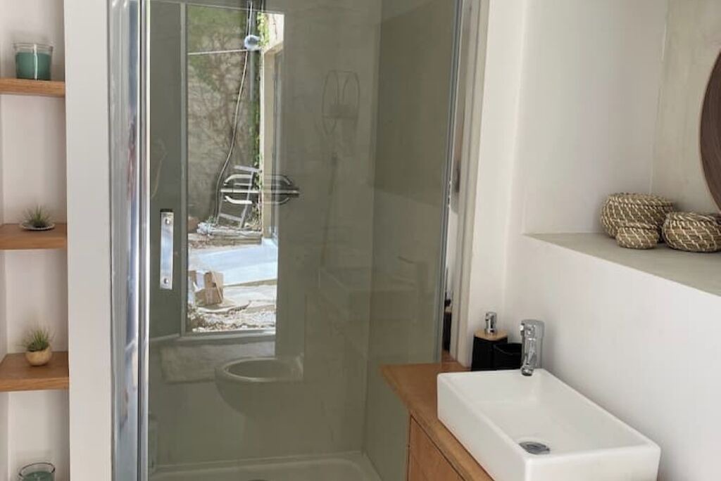Photo of Bathroom in Saint-Martin-de-Londres