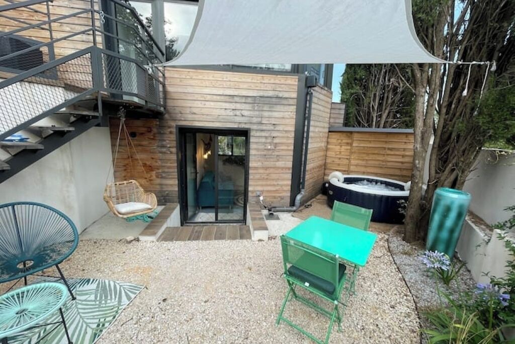Photo of Outdoor in Saint-Martin-de-Londres