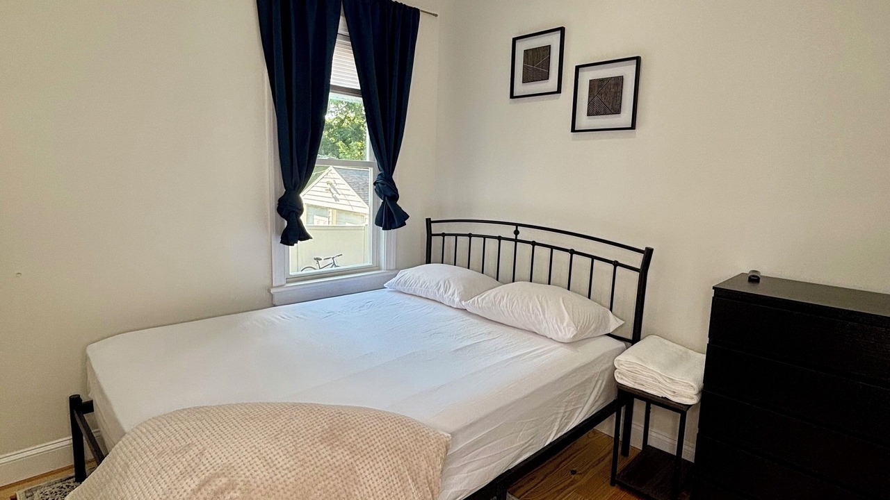 Photo of Bedroom in Stockade Historic District