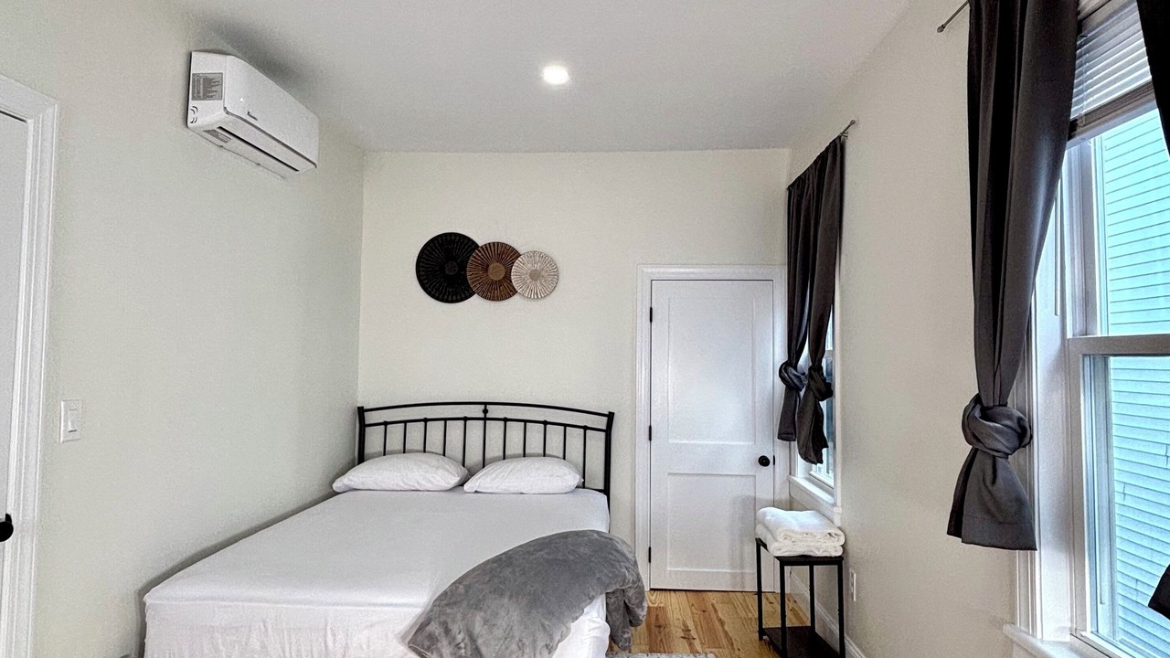 Photo of Bedroom in Stockade Historic District