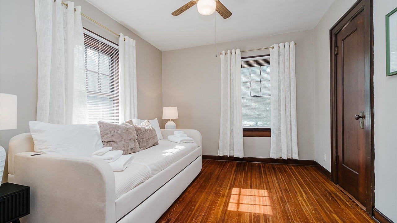 Photo of Livingroom in Meridian-Kessler