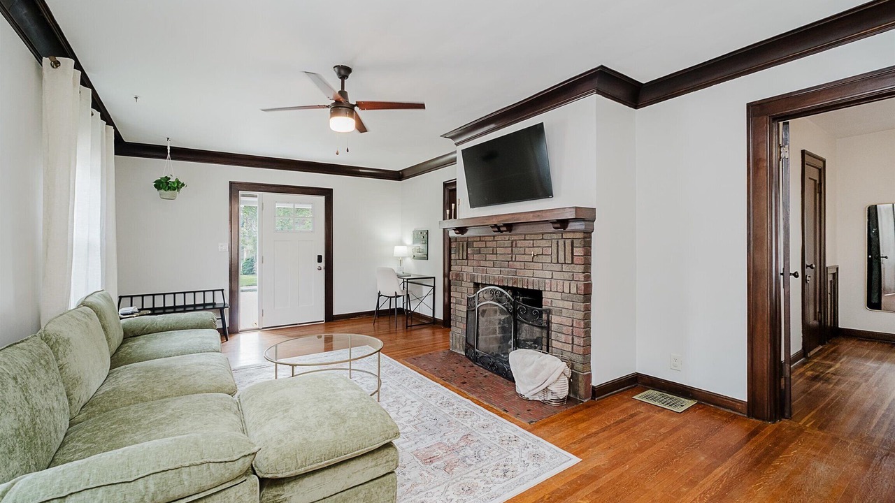 Photo of Livingroom in Meridian-Kessler
