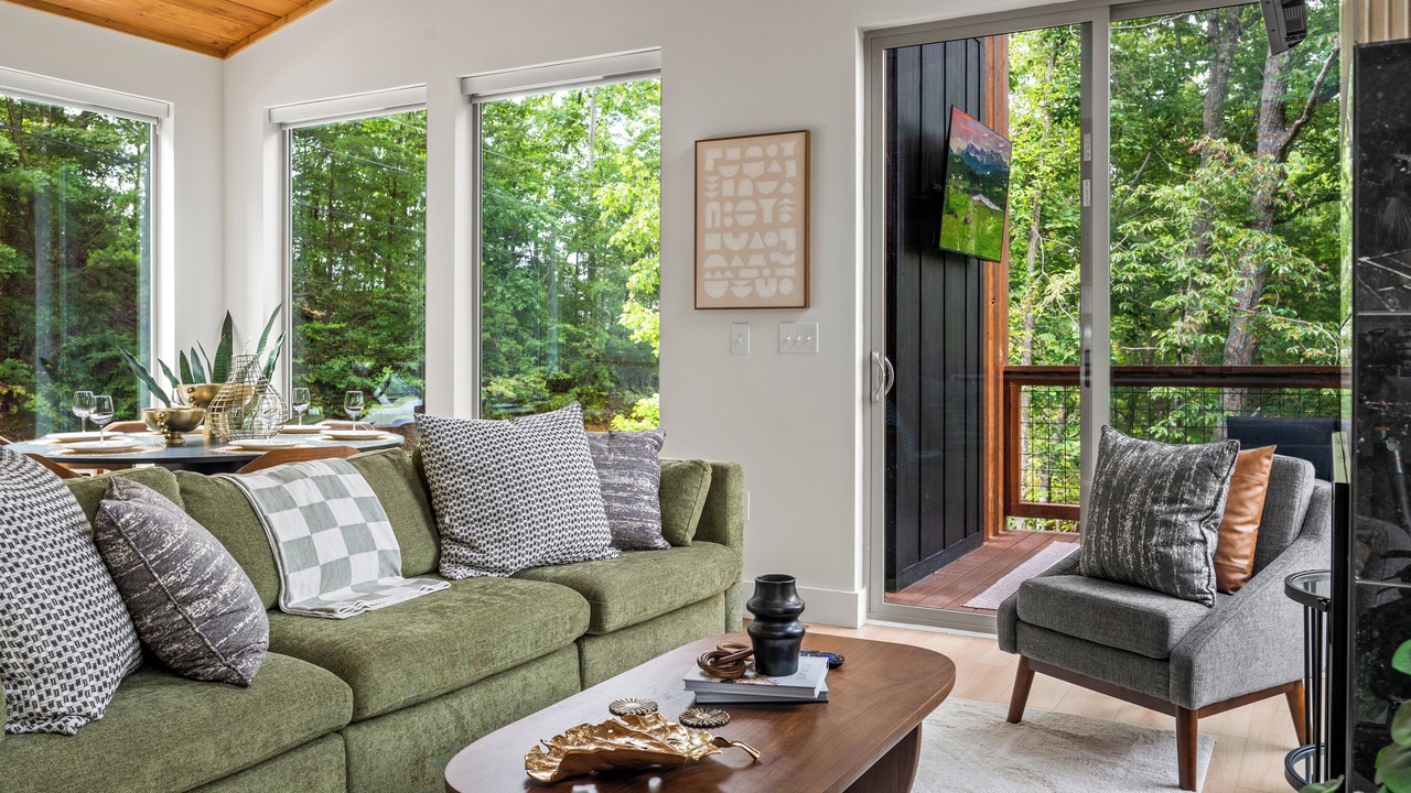 Photo of Livingroom in Pittman Center