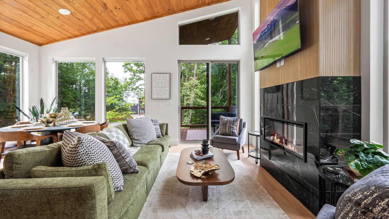 Photo of Livingroom in Pittman Center