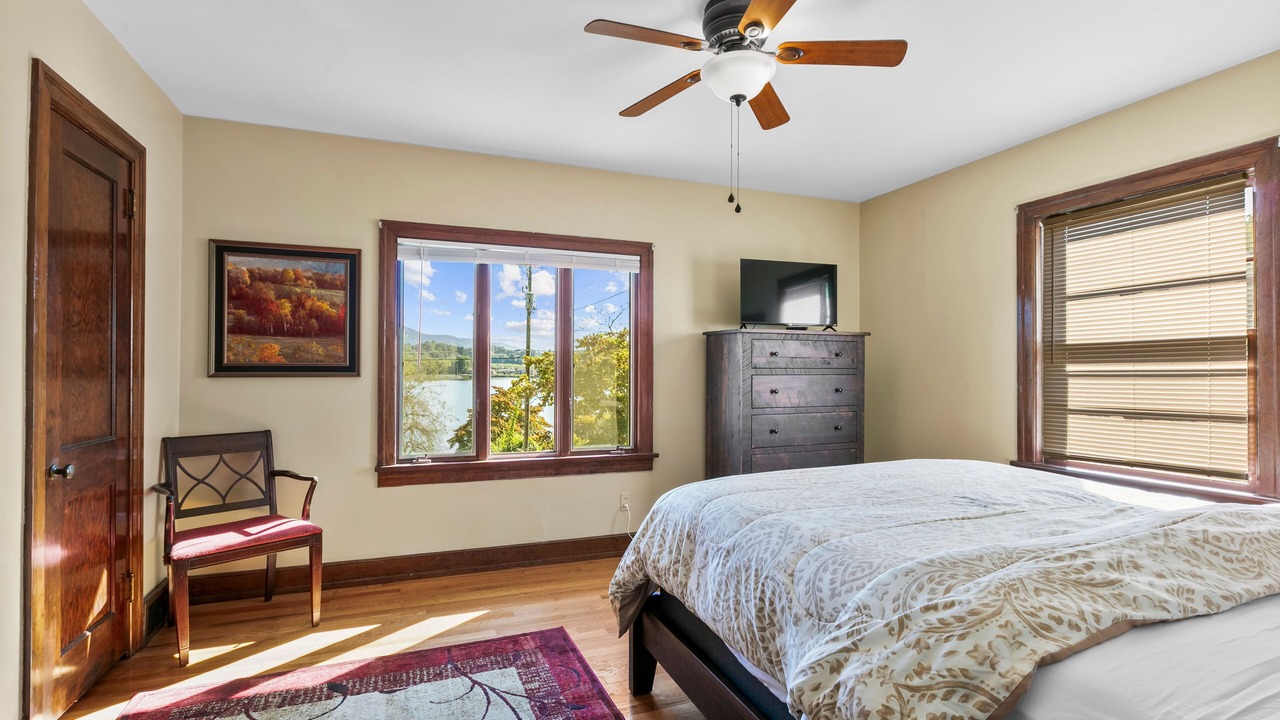 Photo of Bedroom in Lake Junaluska