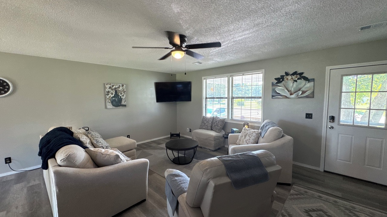 Photo of Livingroom in Rogersville
