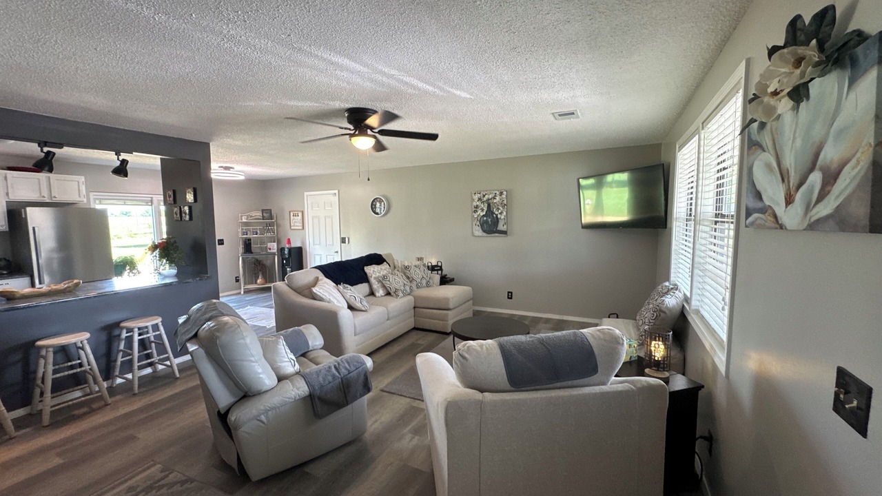 Photo of Livingroom in Rogersville