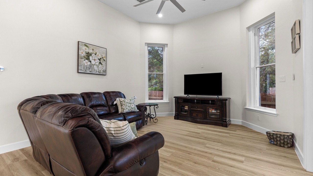 Photo of Livingroom in Near East Side