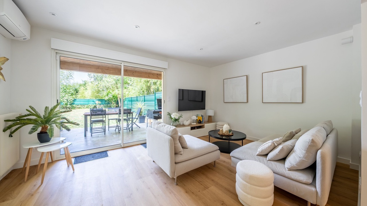 Photo of Livingroom in Sainte-Terre