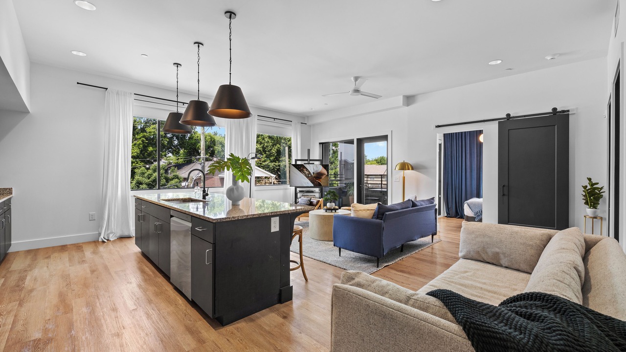 Photo of Livingroom in Woodland in Waverly