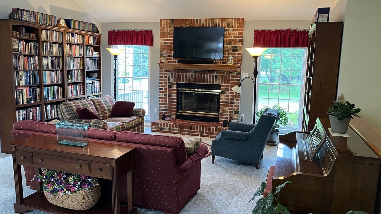 Photo of Livingroom in State College