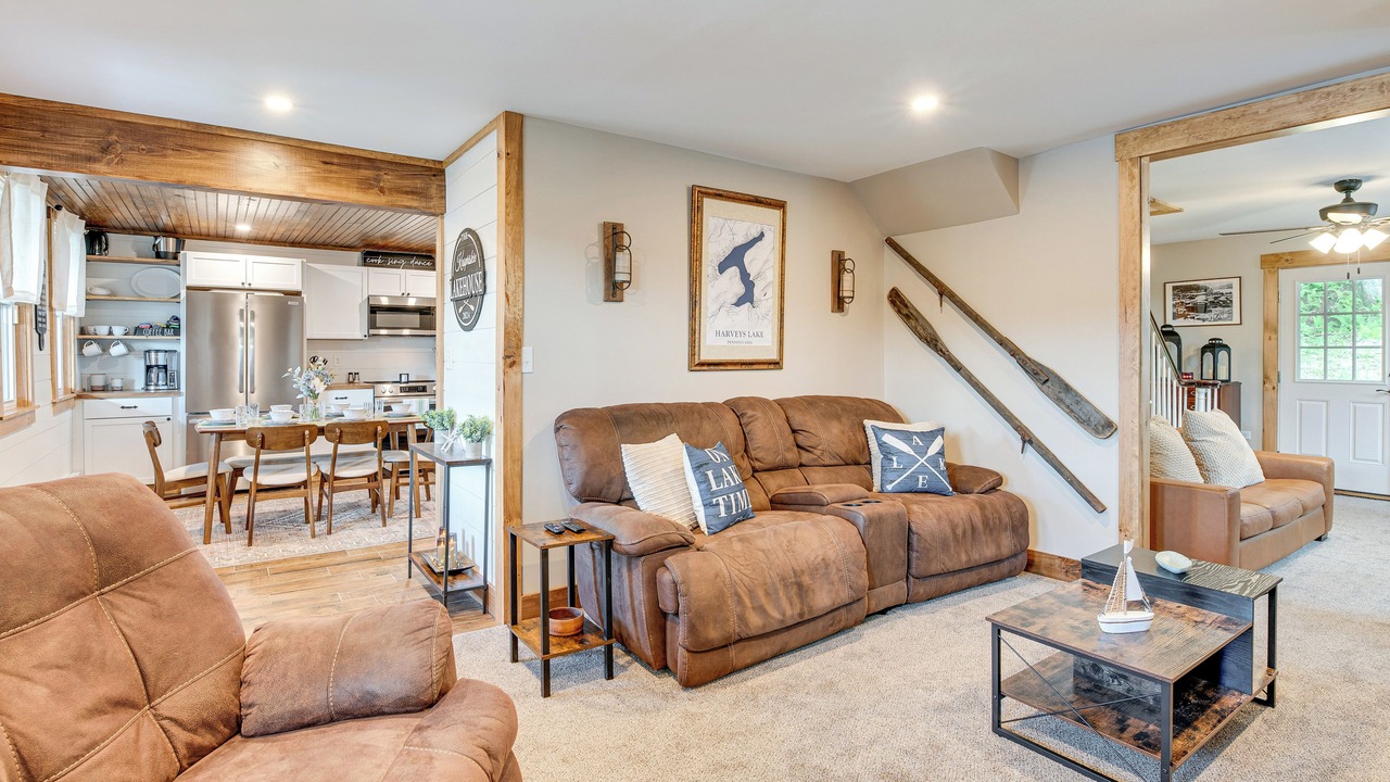 Photo of Livingroom in Harveys Lake