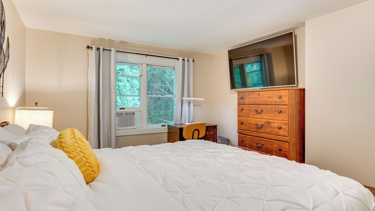Photo of Bedroom in Harveys Lake