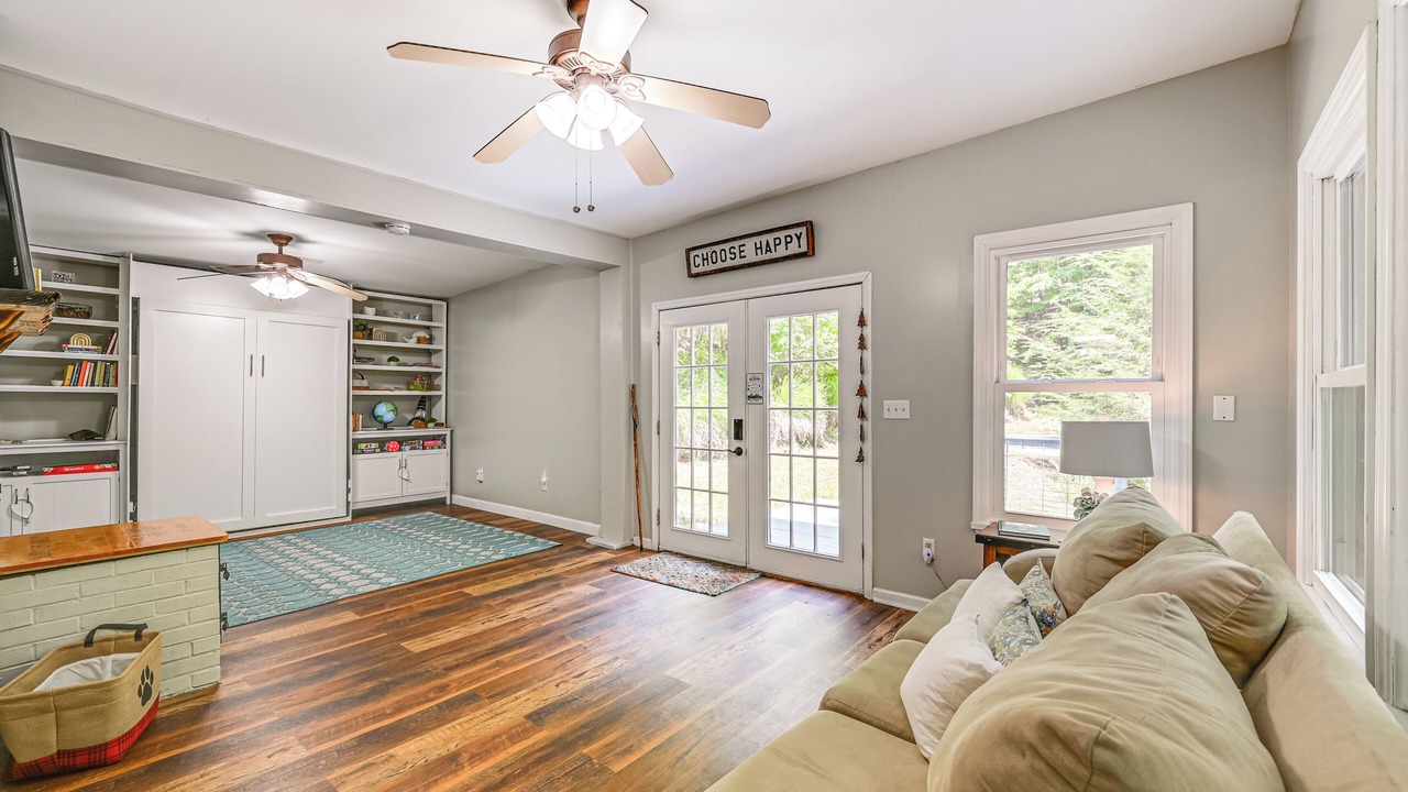 Photo of Livingroom in Henry