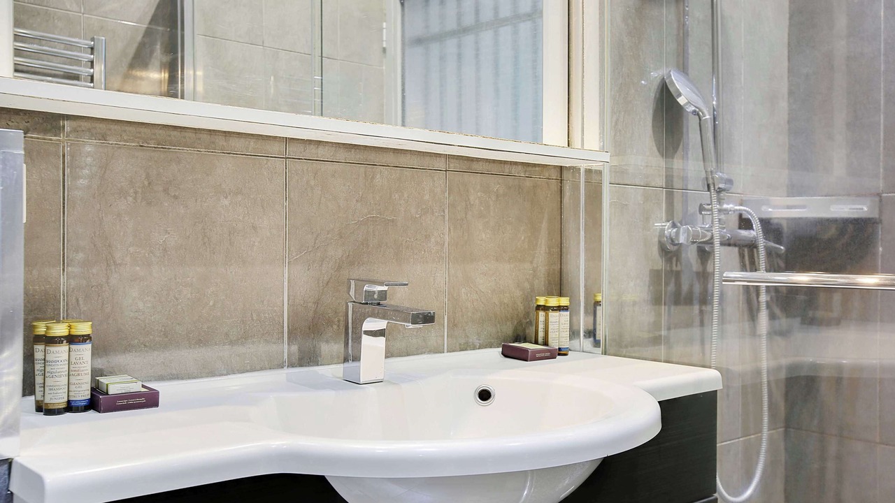 Photo of Bathroom in Arts-et-Metiers