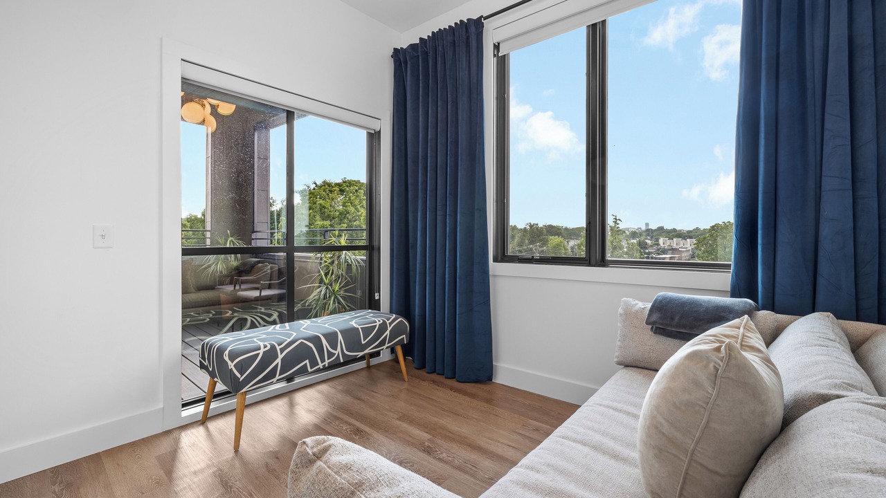 Photo of Livingroom in Eighth Avenue