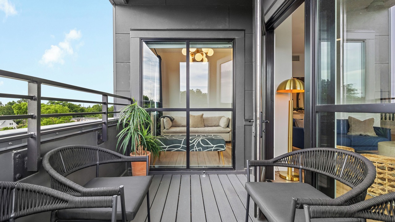 Photo of Patio Balcony in Eighth Avenue