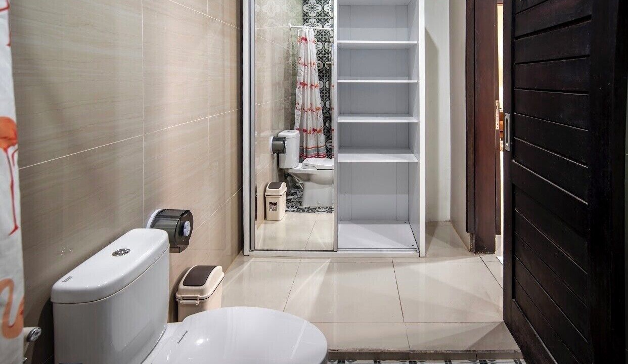 Photo of Bathroom in Kartika Plaza