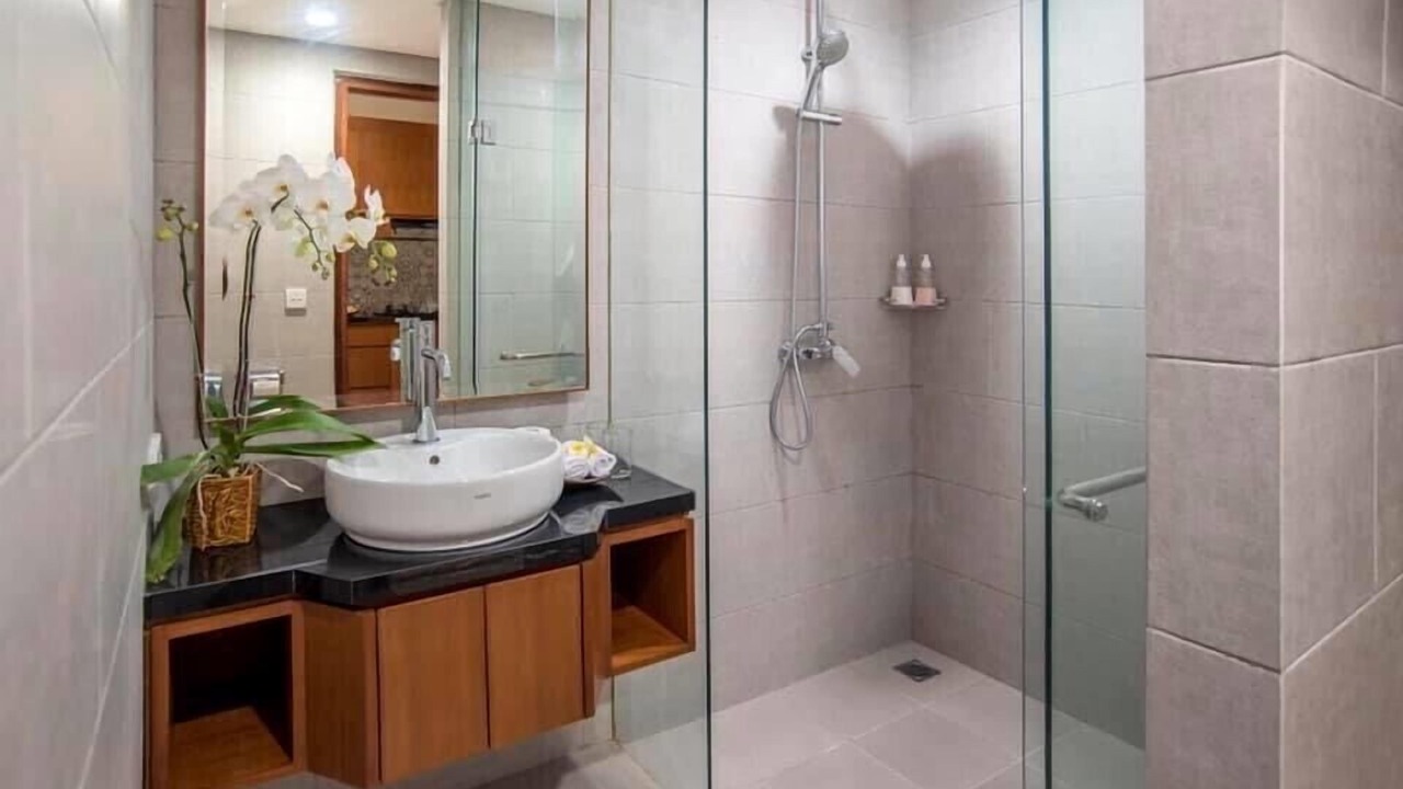 Photo of Bathroom in Kartika Plaza