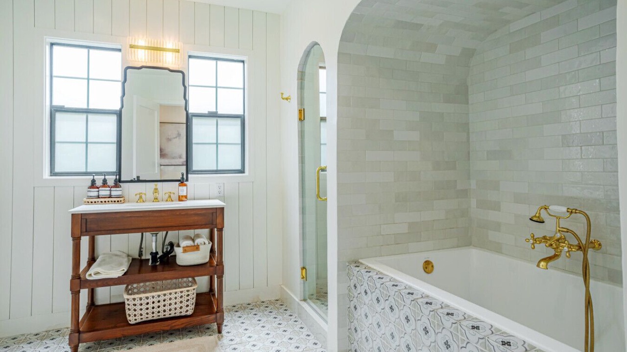 Photo of Bathroom in Valley Glen