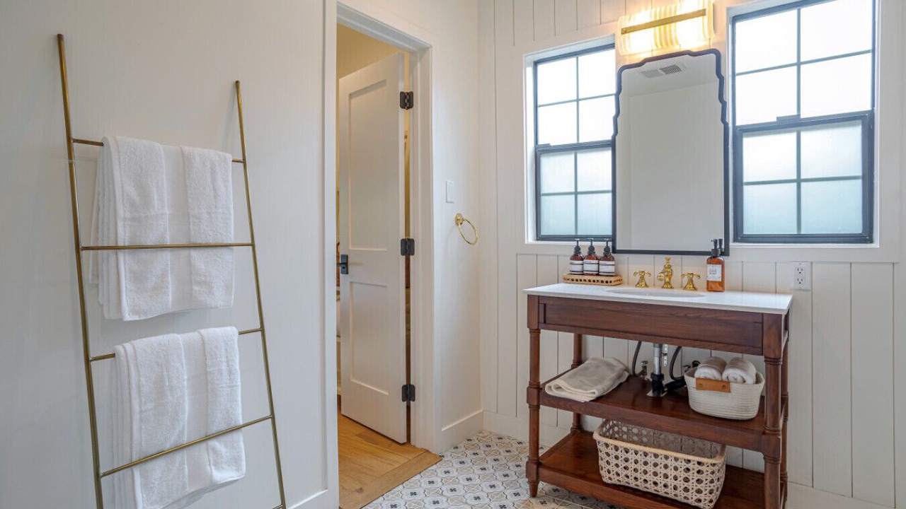 Photo of Bathroom in Valley Glen