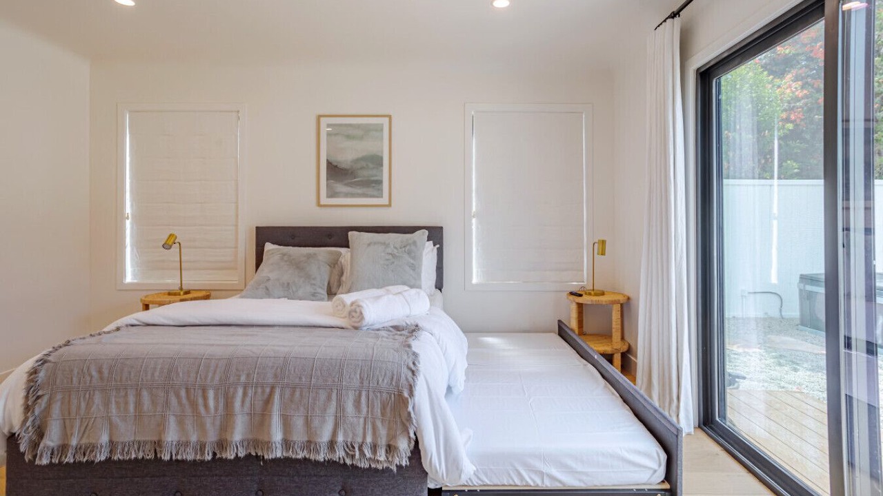 Photo of Bedroom in Valley Glen