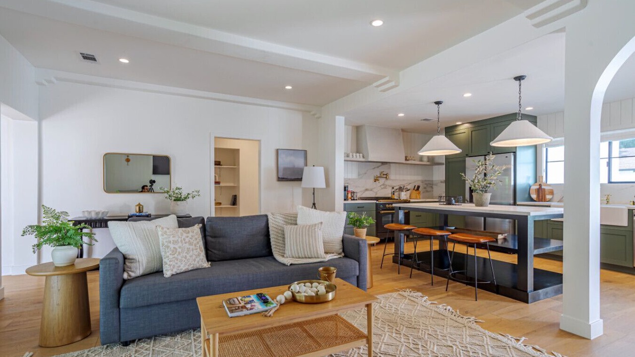 Photo of Livingroom in Valley Glen