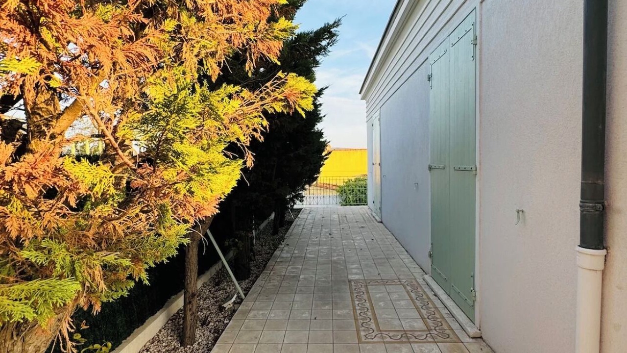Photo of Outdoor in Saint-Mitre