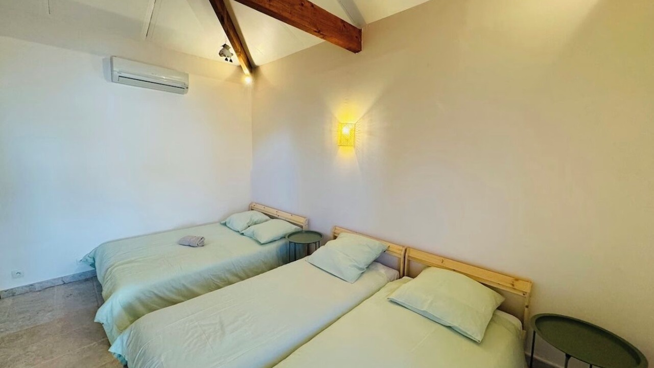 Photo of Bedroom in Saint-Mitre