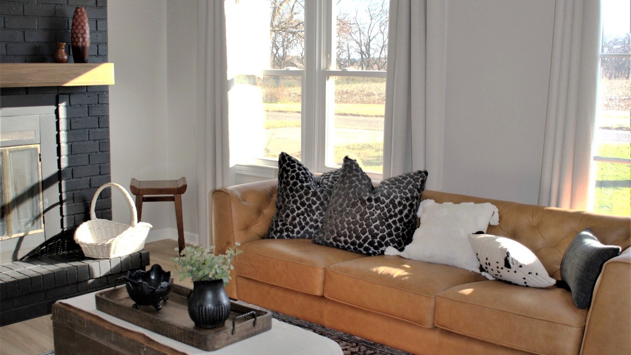 Photo of Livingroom in North Newton