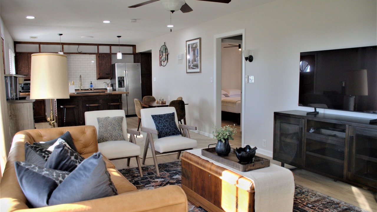 Photo of Livingroom in North Newton