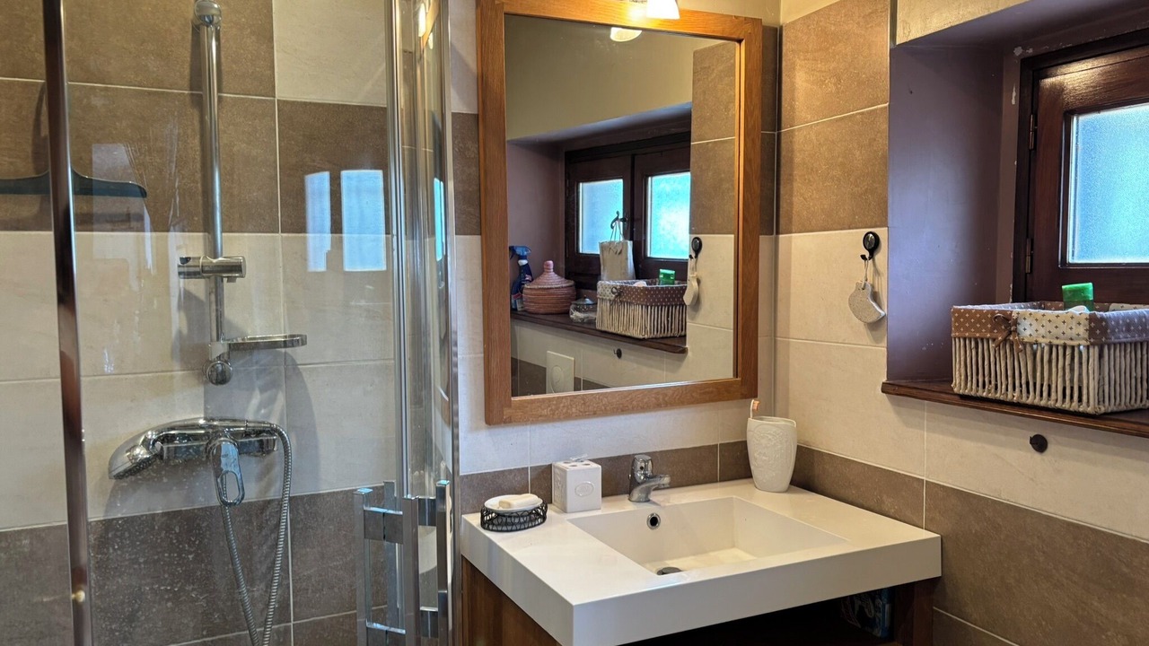 Photo of Bathroom in Martrin