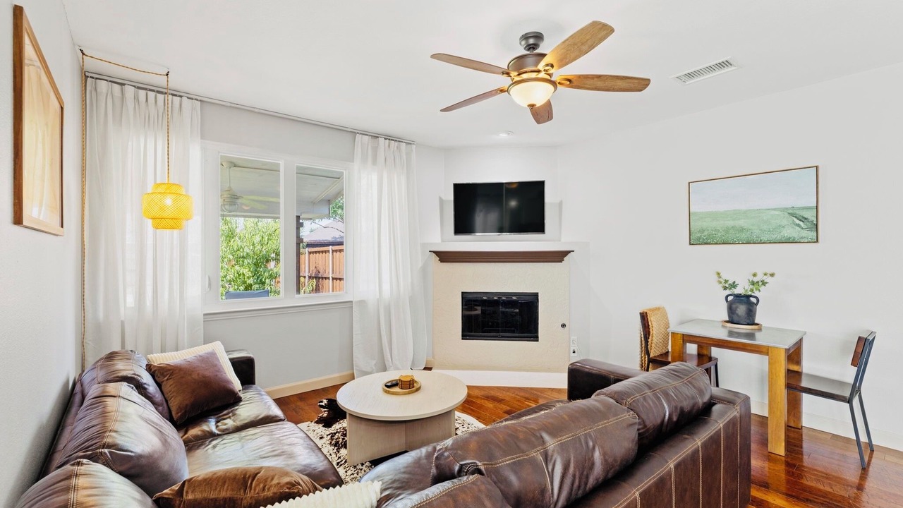 Photo of Livingroom in The Colony