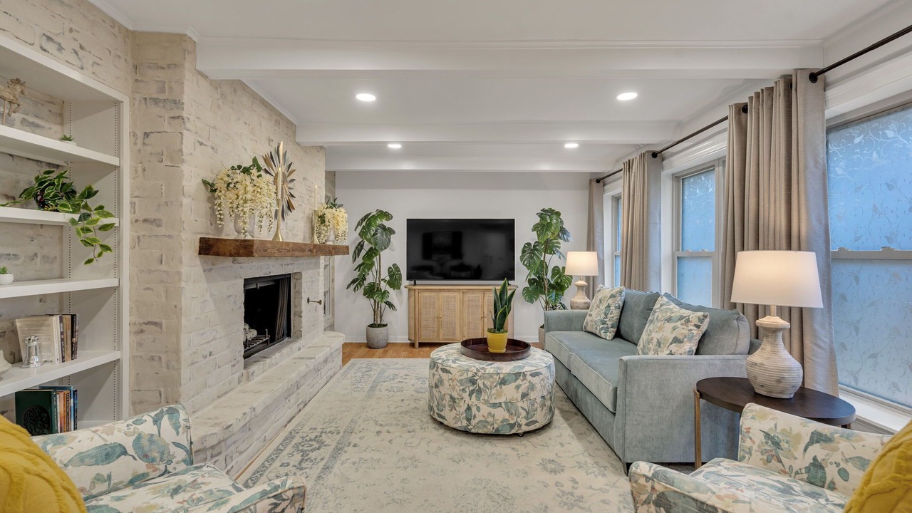 Photo of Livingroom in Willowdale