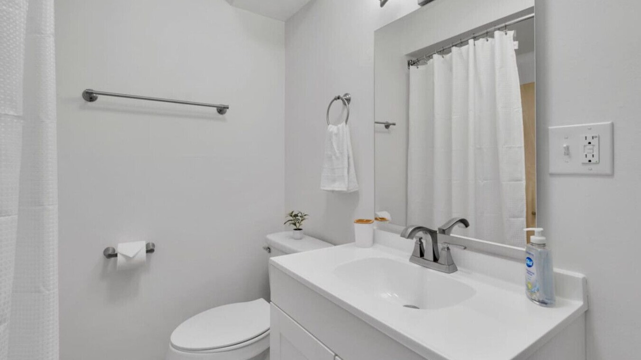 Photo of Bathroom in Newburgh