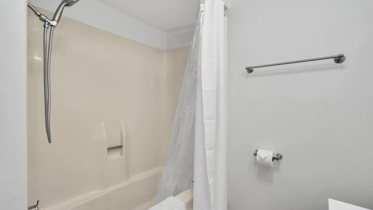 Photo of Bathroom in Newburgh