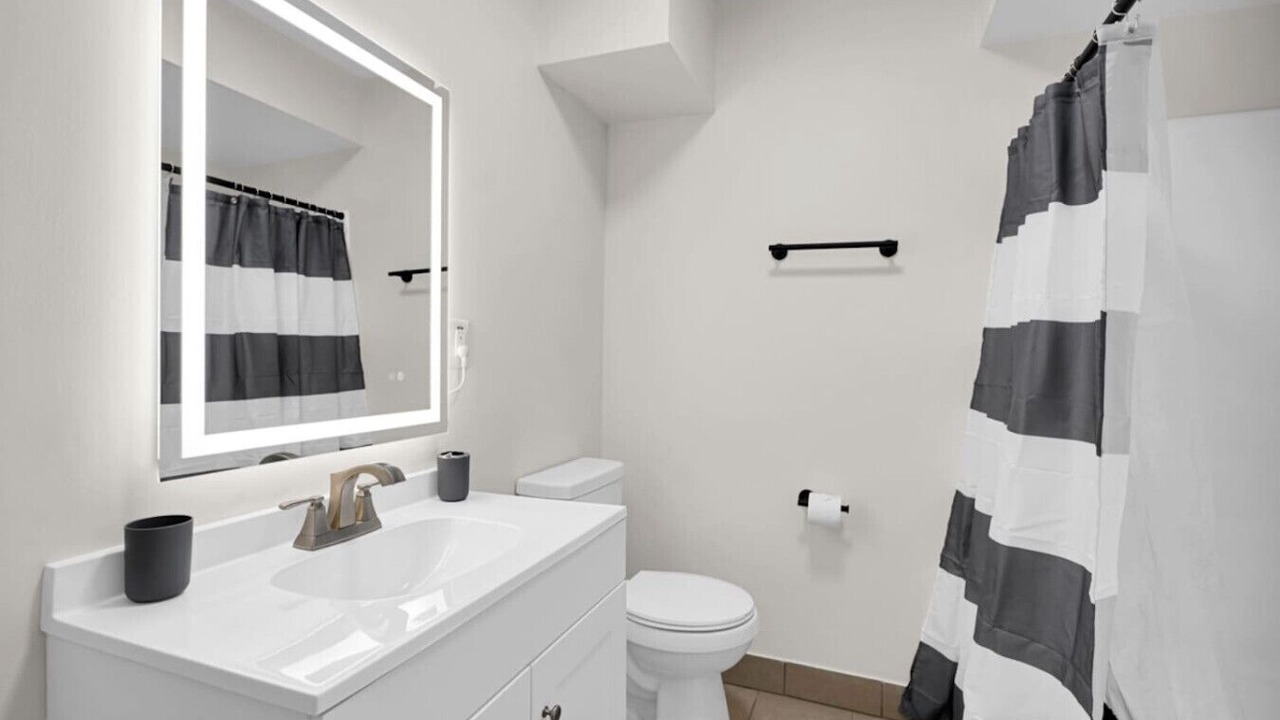 Photo of Bathroom in Newburgh
