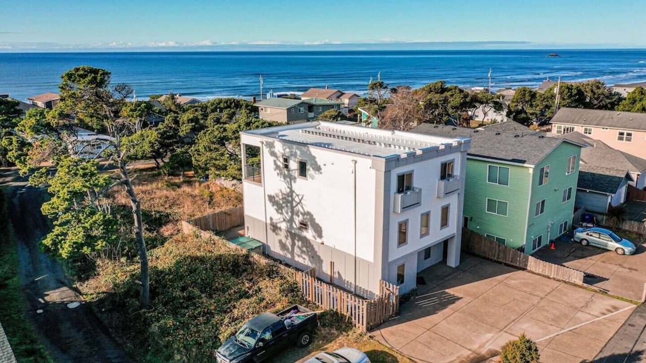 Photo of Others in Roads End