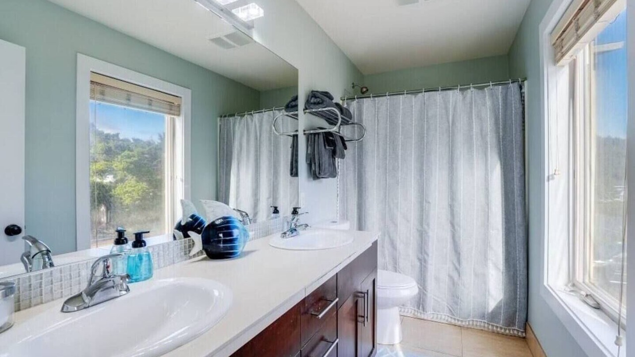 Photo of Others in Roads End