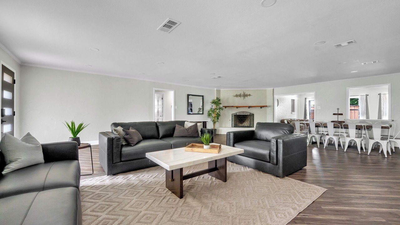 Photo of Livingroom in North Richland Hills