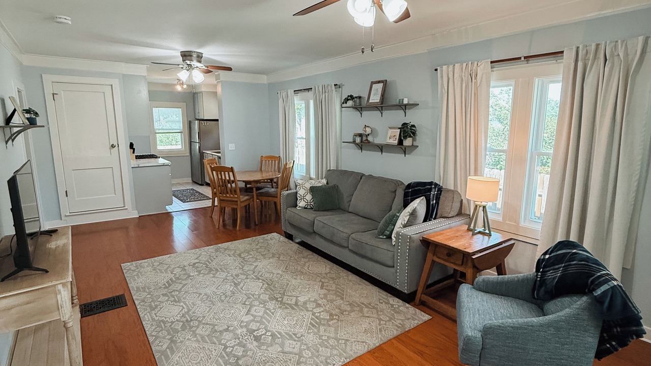 Photo of Livingroom in Cedar Falls