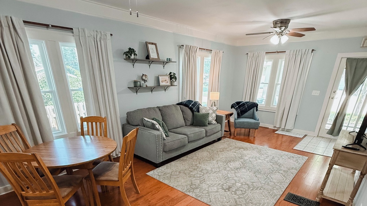 Photo of Livingroom in Cedar Falls