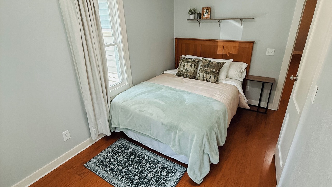 Photo of Bedroom in Cedar Falls