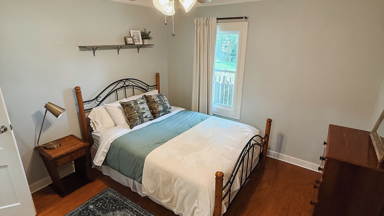 Photo of Bedroom in Cedar Falls