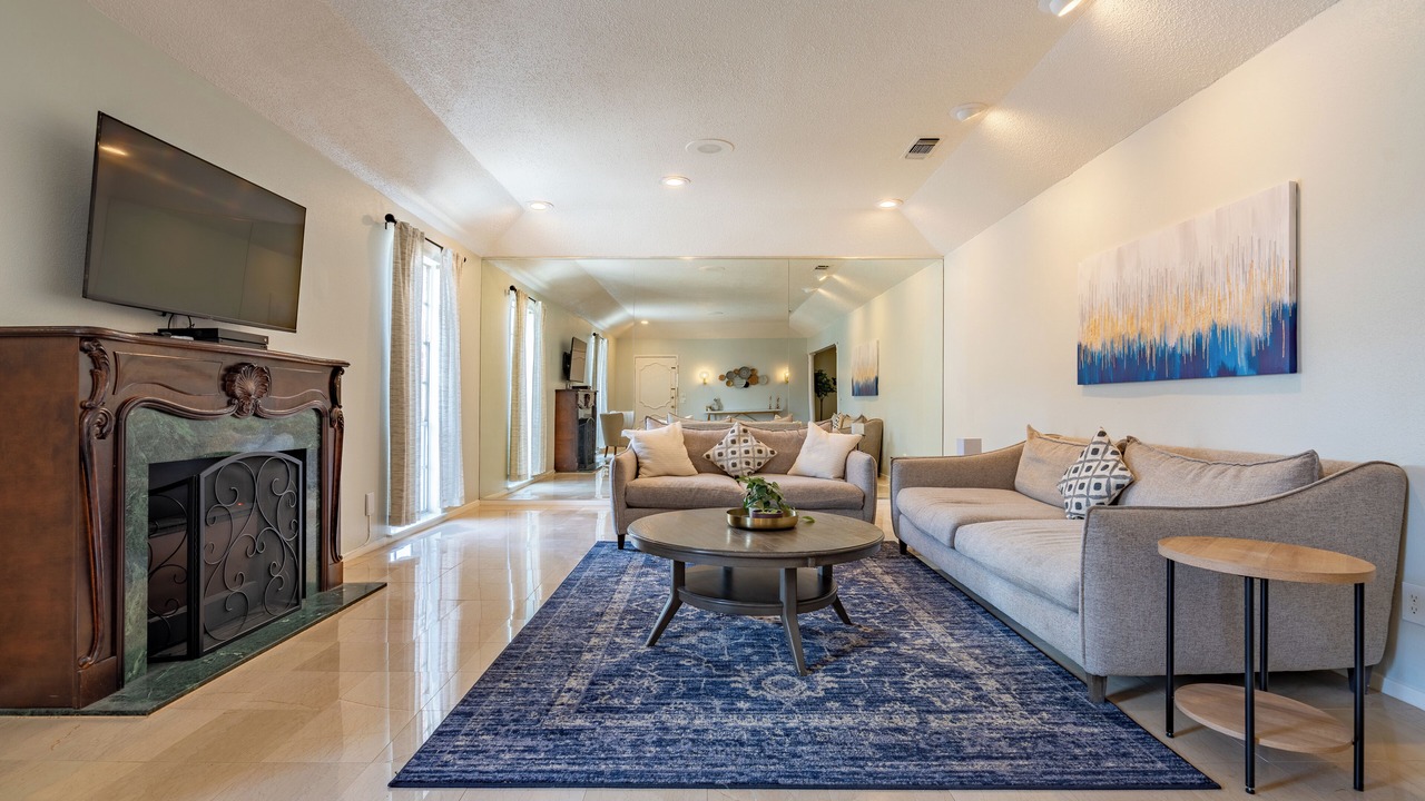 Photo of Livingroom in Oak Park - Northwood