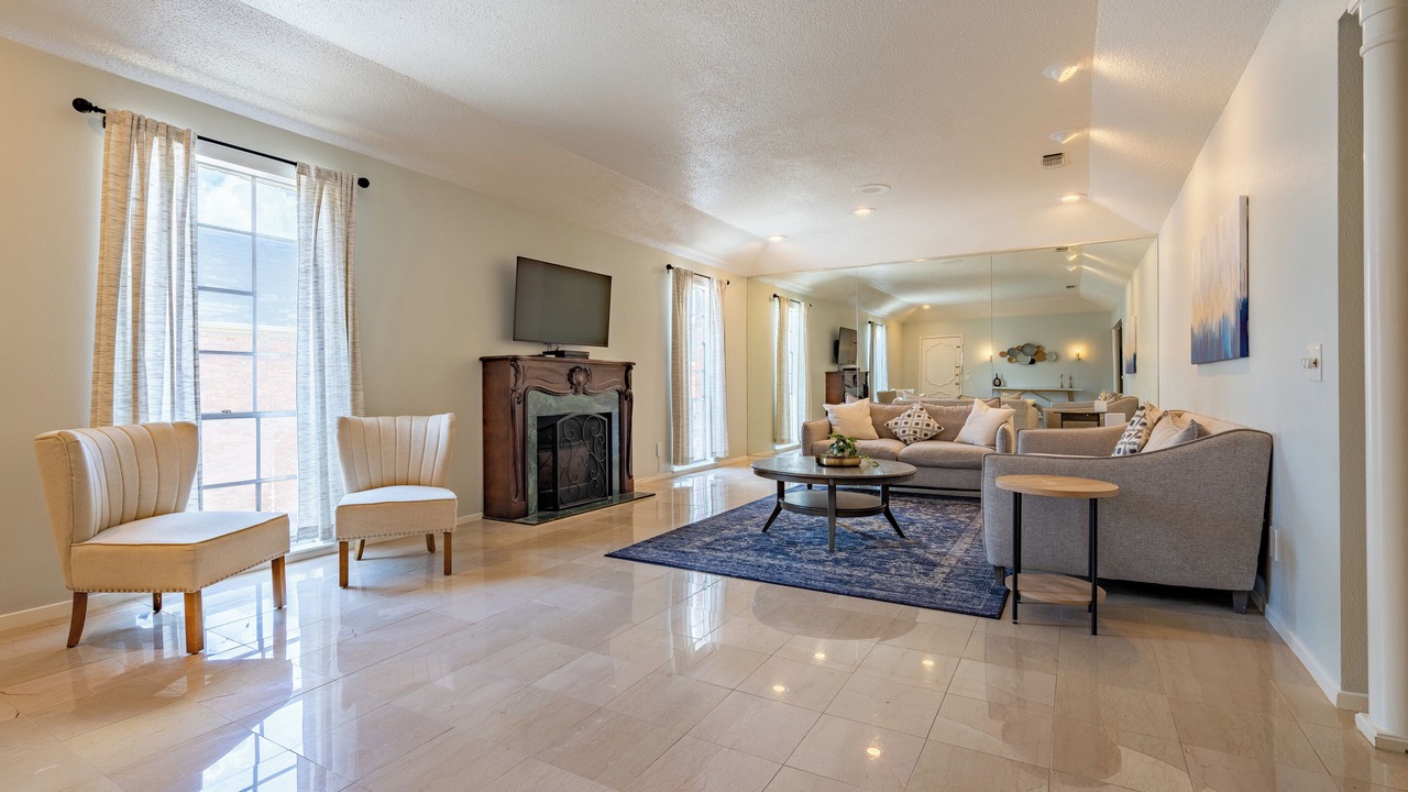 Photo of Livingroom in Oak Park - Northwood