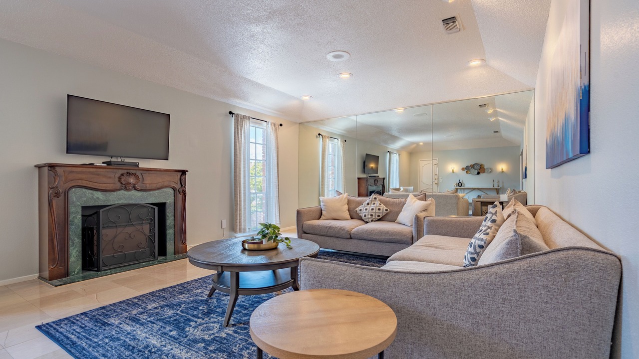 Photo of Livingroom in Oak Park - Northwood