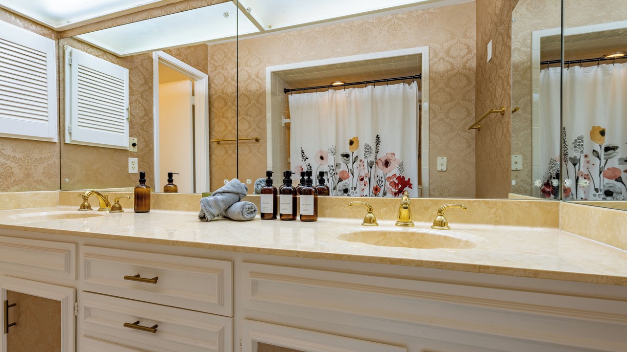 Photo of Bathroom in Oak Park - Northwood