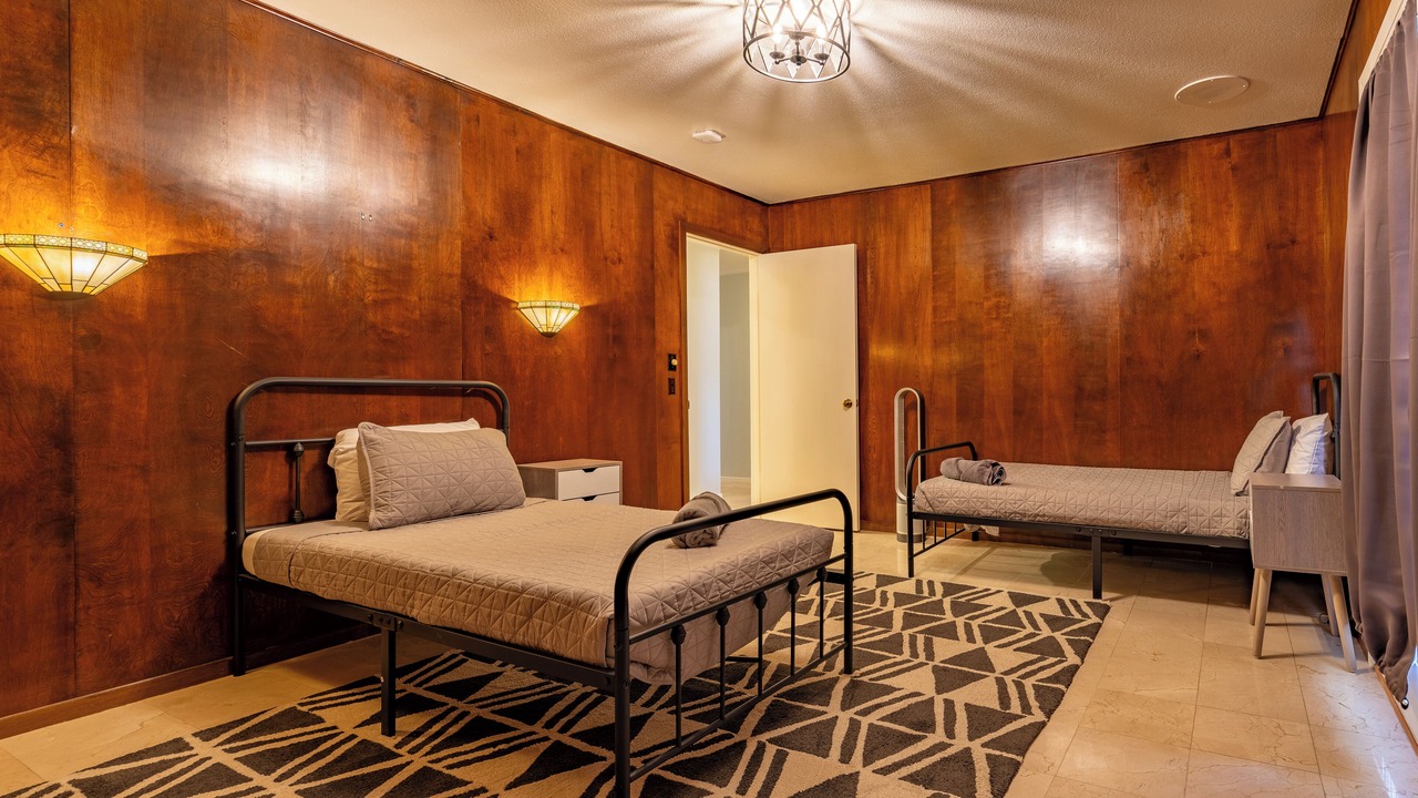 Photo of Bedroom in Oak Park - Northwood